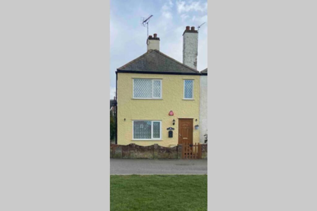 Cosy Cottage Great Bentley Near Station And Shops Extérieur photo