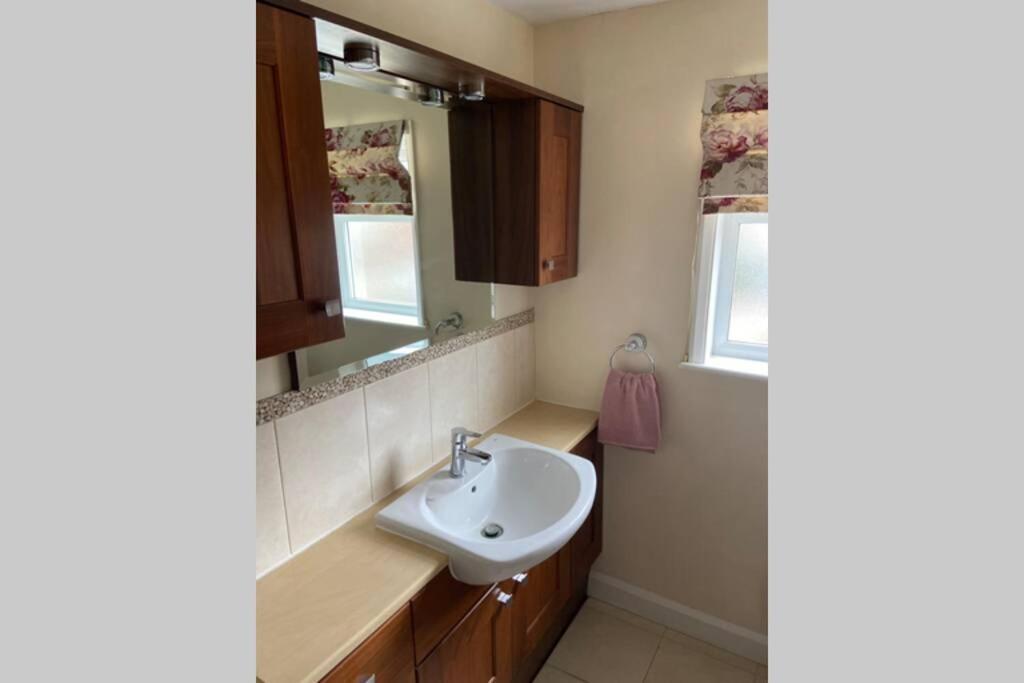 Cosy Cottage Great Bentley Near Station And Shops Extérieur photo
